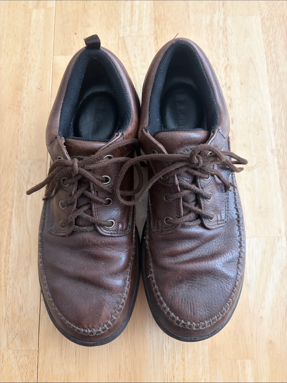 Men's LL Bean  Size 9D Brown Leather Slip-On Style Loafers — Cushioned Comfort
